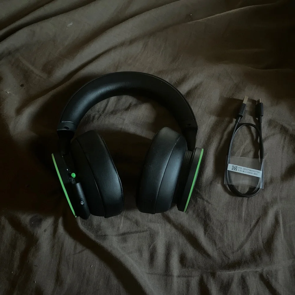 Microsoft Xbox Wireless Headset for Xbox one and Xbox series x/s